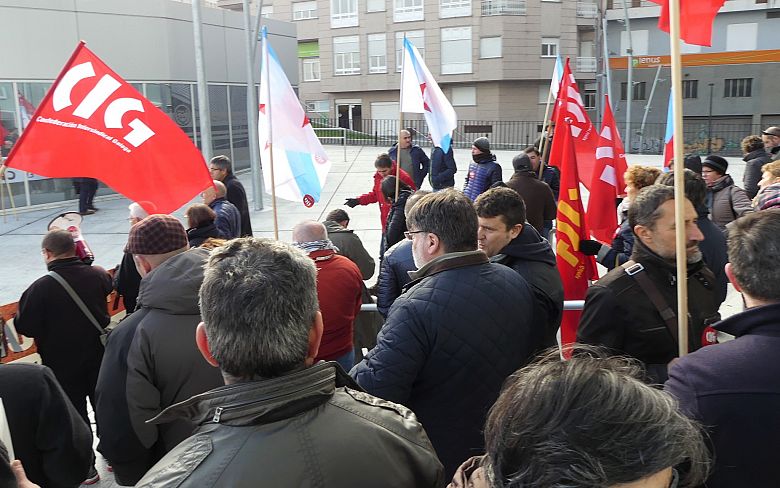 17-12-05 ProtestaDespidoCorenServicarneXulgadosOurense07.JPG